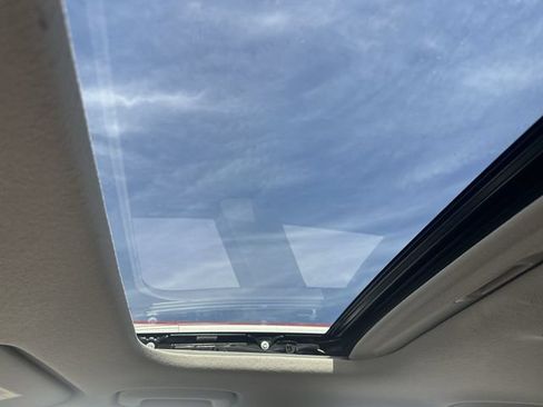 Used 2025 Hyundai Venue SEL FWD image 18