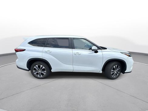 Used 2023 Toyota Highlander XLE FWD image 5