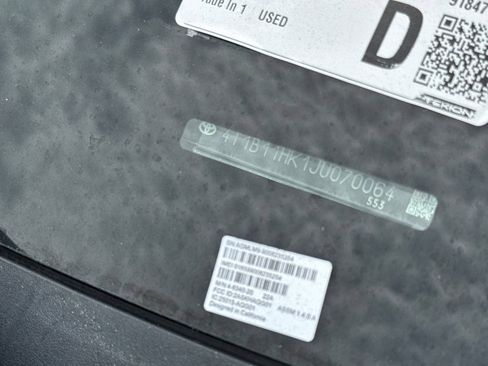 Used 2018 Toyota Camry SE FWD image 2
