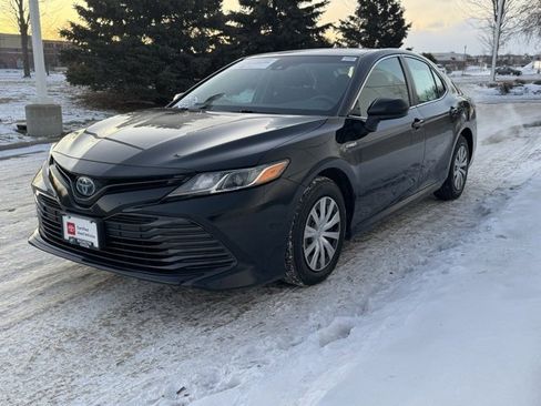 Certified 2018 Toyota Camry LE image 32