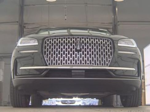 Used 2023 Lincoln Corsair AWD w/ Equipment Group 102A image 3