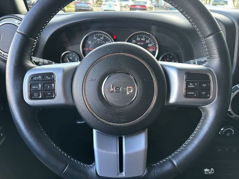 Used 2017 Jeep Wrangler Unlimited Rubicon image 12