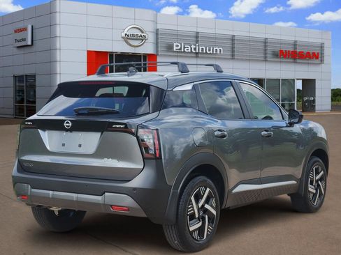 Used 2026 Nissan Kicks SV w/ Charging Package FWD image 4