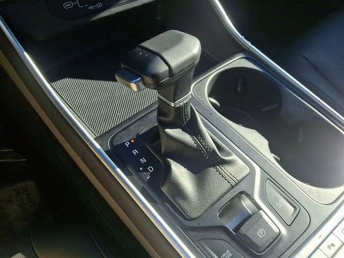 Used 2025 Kia Carnival image 16