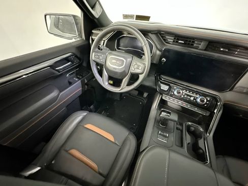 Used 2025 GMC Sierra 1500 AT4 w/ AT4 Premium Package AWD/4WD image 9