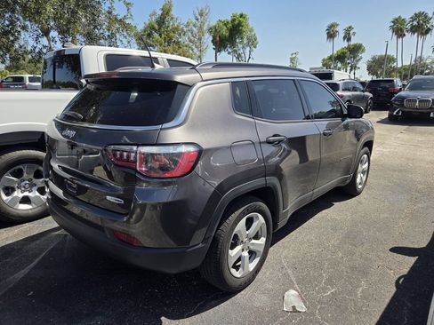 Used 2019 Jeep Compass Latitude w/ Popular Equipment Group FWD image 5