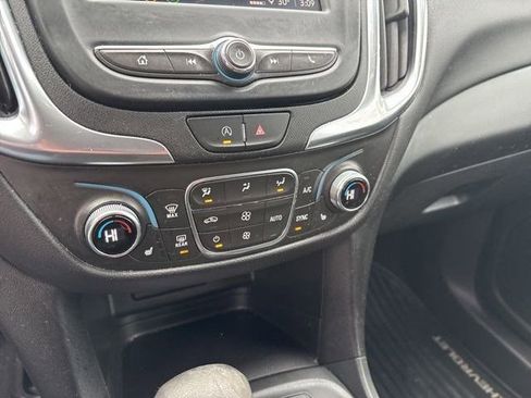 Used 2022 Chevrolet Equinox LT image 24