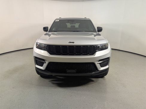 New 2025 Jeep Grand Cherokee Altitude image 2