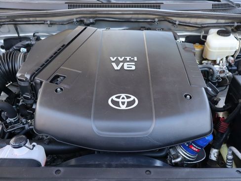 Used 2012 Toyota Tacoma 4x4 Access Cab V6 w/ TRD Off-Road Pkg image 39