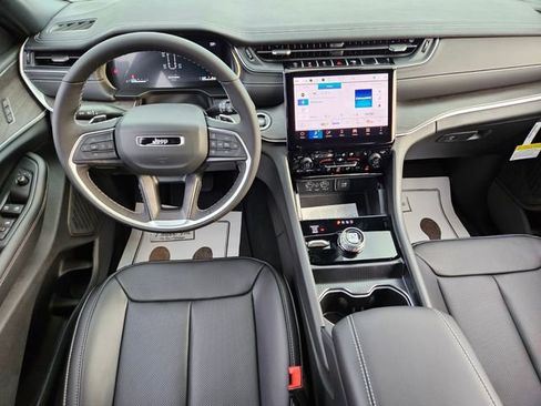 New 2025 Jeep Grand Cherokee L Limited w/ Luxury Tech Group II image 9