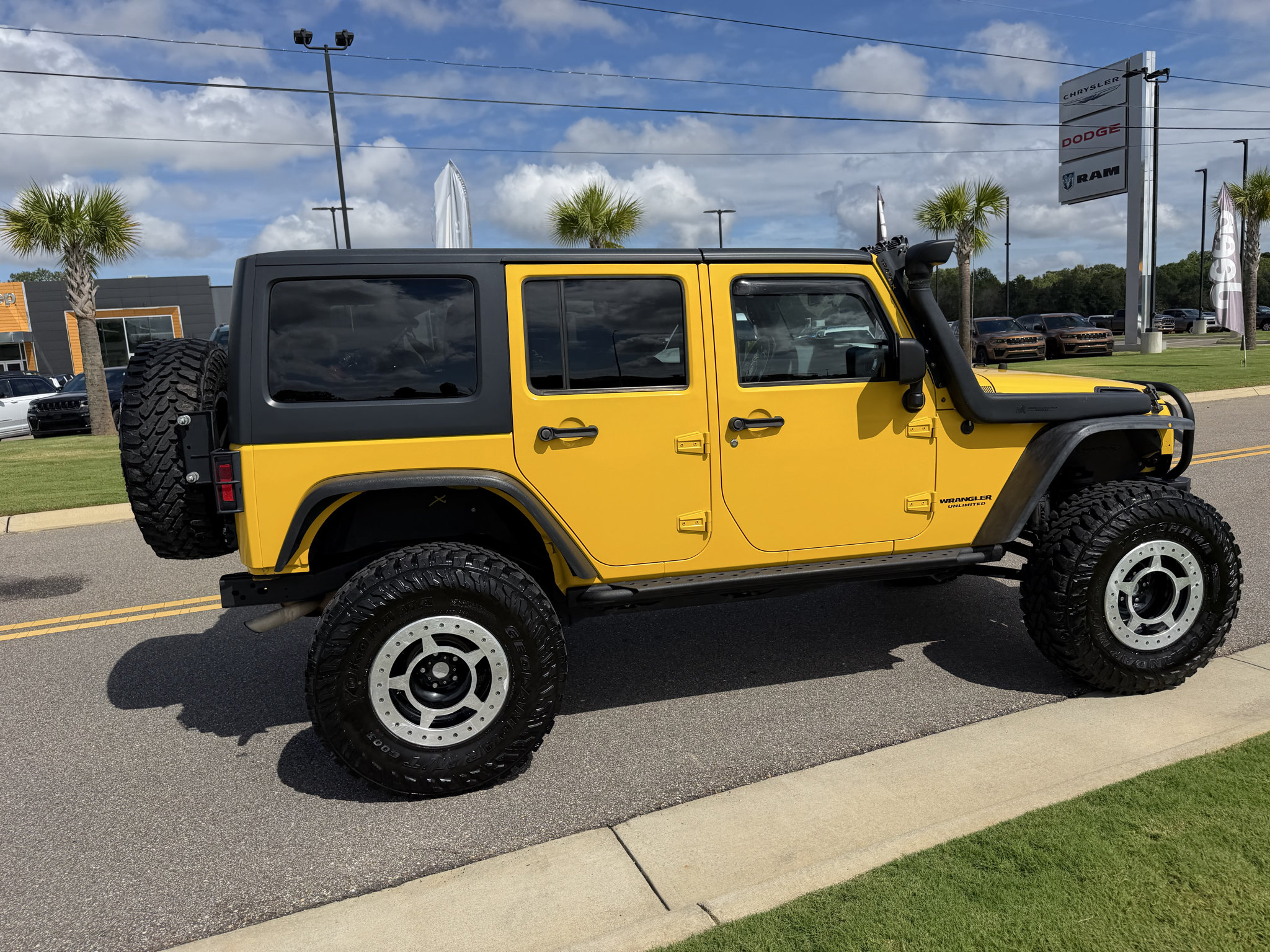 Used 2015 Jeep Wrangler Unlimited Rubicon w/ Dual Top Group AWD/4WD image 4