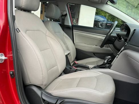 Used 2017 Hyundai Elantra Limited w/ Limited Tech Package 04 FWD image 18