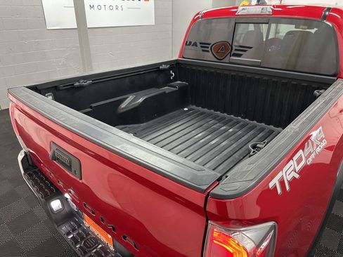 Used 2021 Toyota Tacoma TRD Off-Road image 11