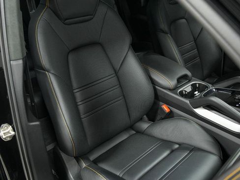 Used 2024 Porsche Cayenne Turbo GT AWD/4WD image 81