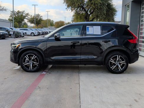 Used 2025 Volvo XC40 B5 Core image 6