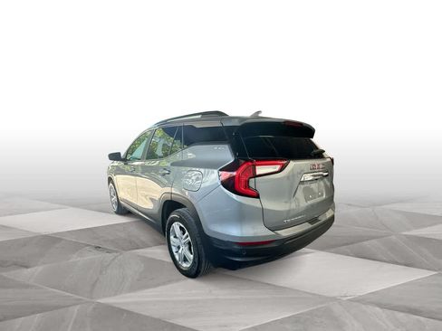 Used 2024 GMC Terrain SLE w/ Driver Convenience Package FWD image 6