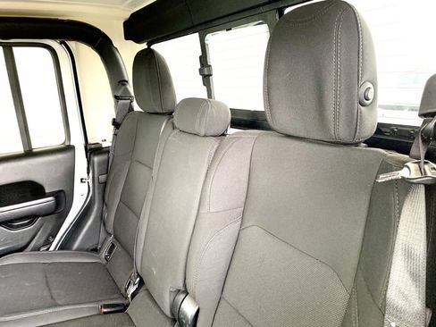 Used 2023 Jeep Gladiator Sport image 13