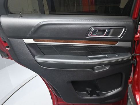 Used 2018 Ford Explorer Platinum image 8