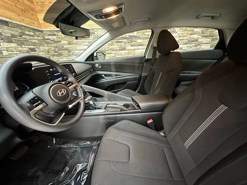 Certified 2024 Hyundai Elantra SE image 11