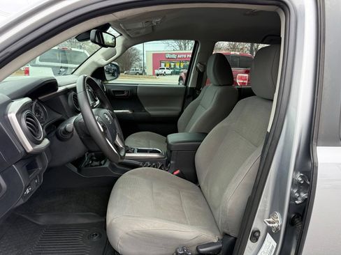 Used 2019 Toyota Tacoma SR5 image 9