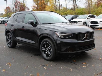 New 2026 Volvo XC40 B5 Core w/ Climate Package