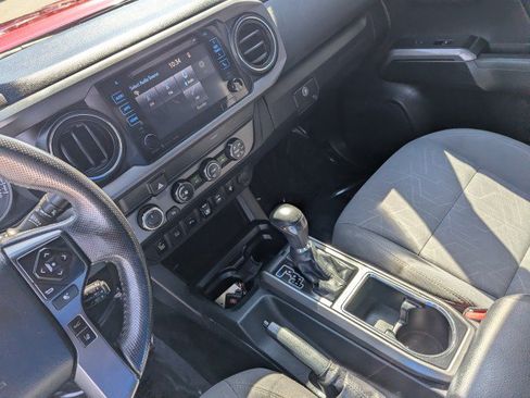 Used 2019 Toyota Tacoma TRD Off-Road w/ Technology Package AWD/4WD image 20