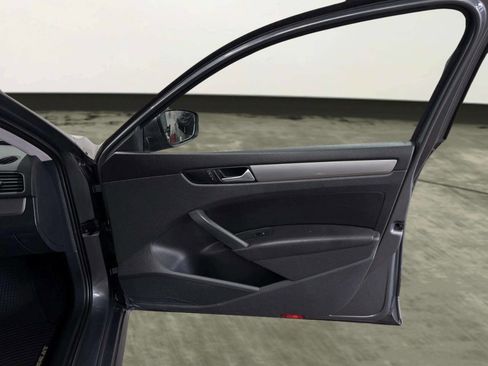 Used 2015 Volkswagen Passat 1.8T Limited Edition image 20