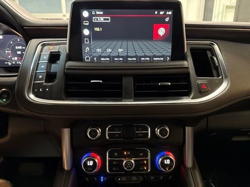 Used 2022 GMC Yukon XL SLT AWD/4WD image 9