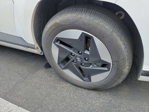 Used 2024 Hyundai Kona SEL FWD image 3