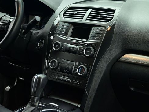 Used 2019 Ford Explorer XLT image 69