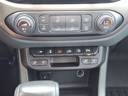 Used 2020 Chevrolet Colorado Z71 AWD/4WD image 19