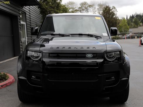 Used 2025 Land Rover Defender 110 X AWD/4WD image 4