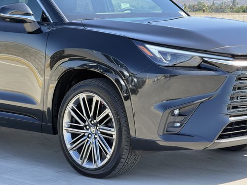 New 2026 Lexus TX 550h AWD Plug-In Hybrid w/ Technology Package image 4