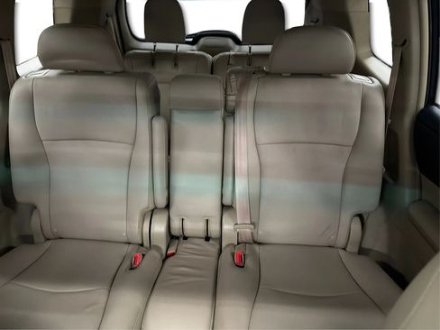 Used 2011 Toyota Highlander Limited w/ Tow Pkg FWD image 31