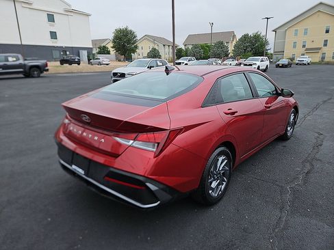 Used 2024 Hyundai Elantra SEL FWD image 5