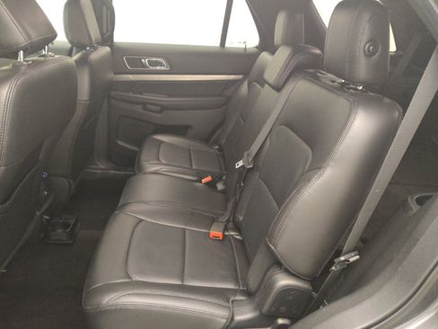 Used 2018 Ford Explorer XLT w/ Equipment Group 202A image 18