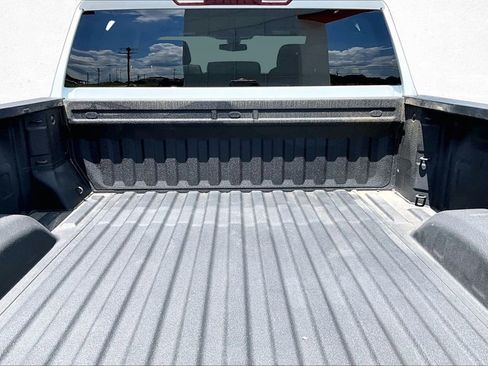 Used 2022 Chevrolet Silverado 2500 Custom w/ Custom Convenience Package AWD/4WD image 8