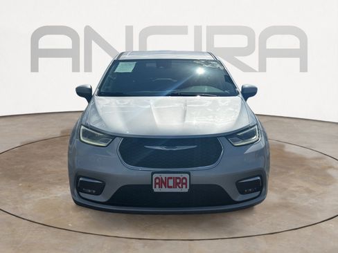 Used 2023 Chrysler Pacifica Touring-L FWD image 2
