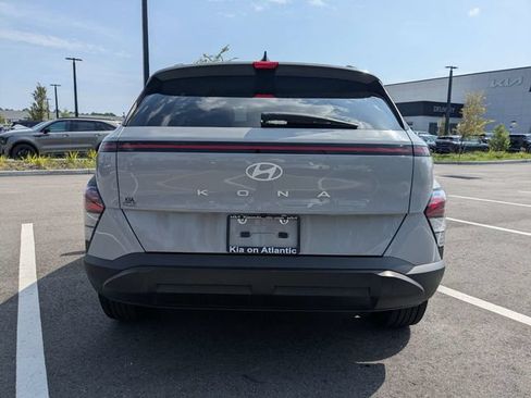 Used 2025 Hyundai Kona SEL FWD image 4