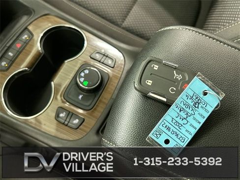 Used 2023 GMC Acadia SLE w/ Driver Convenience Package image 12