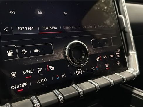 Used 2025 GMC Acadia Elevation image 17