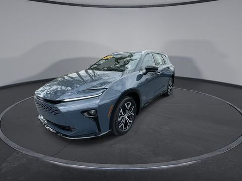 Used 2025 Toyota Crown Signia XLE image 6