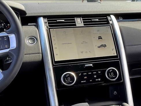 Used 2025 Land Rover Discovery S image 9