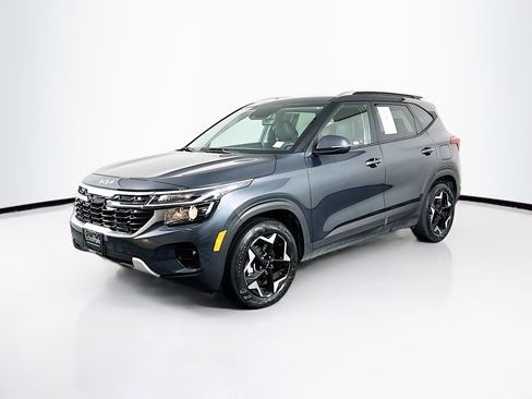 Used 2025 Kia Seltos S image 3