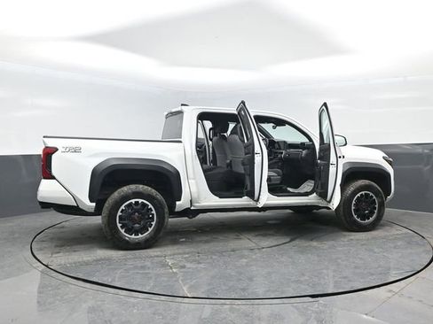 Used 2024 Toyota Tacoma TRD Off-Road AWD/4WD image 28