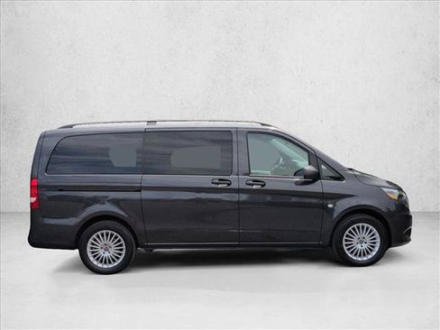 Used 2023 Mercedes-Benz Metris Passenger image 4