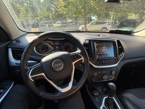 Used 2018 Jeep Cherokee Trailhawk w/ Comfort/Convenience Group AWD/4WD image 14
