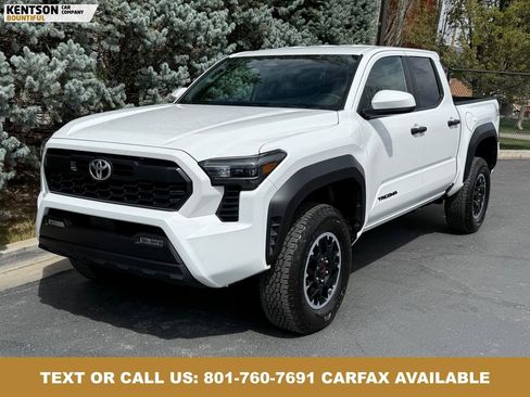 Used 2025 Toyota Tacoma TRD Off-Road AWD/4WD image 2