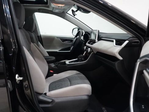 Used 2021 Toyota RAV4 XLE w/ Convenience Package image 38