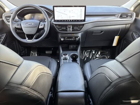 Used 2025 Ford Escape SE image 12